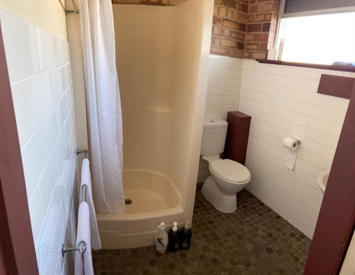 Proserpine Motor Lodge Екстериор снимка