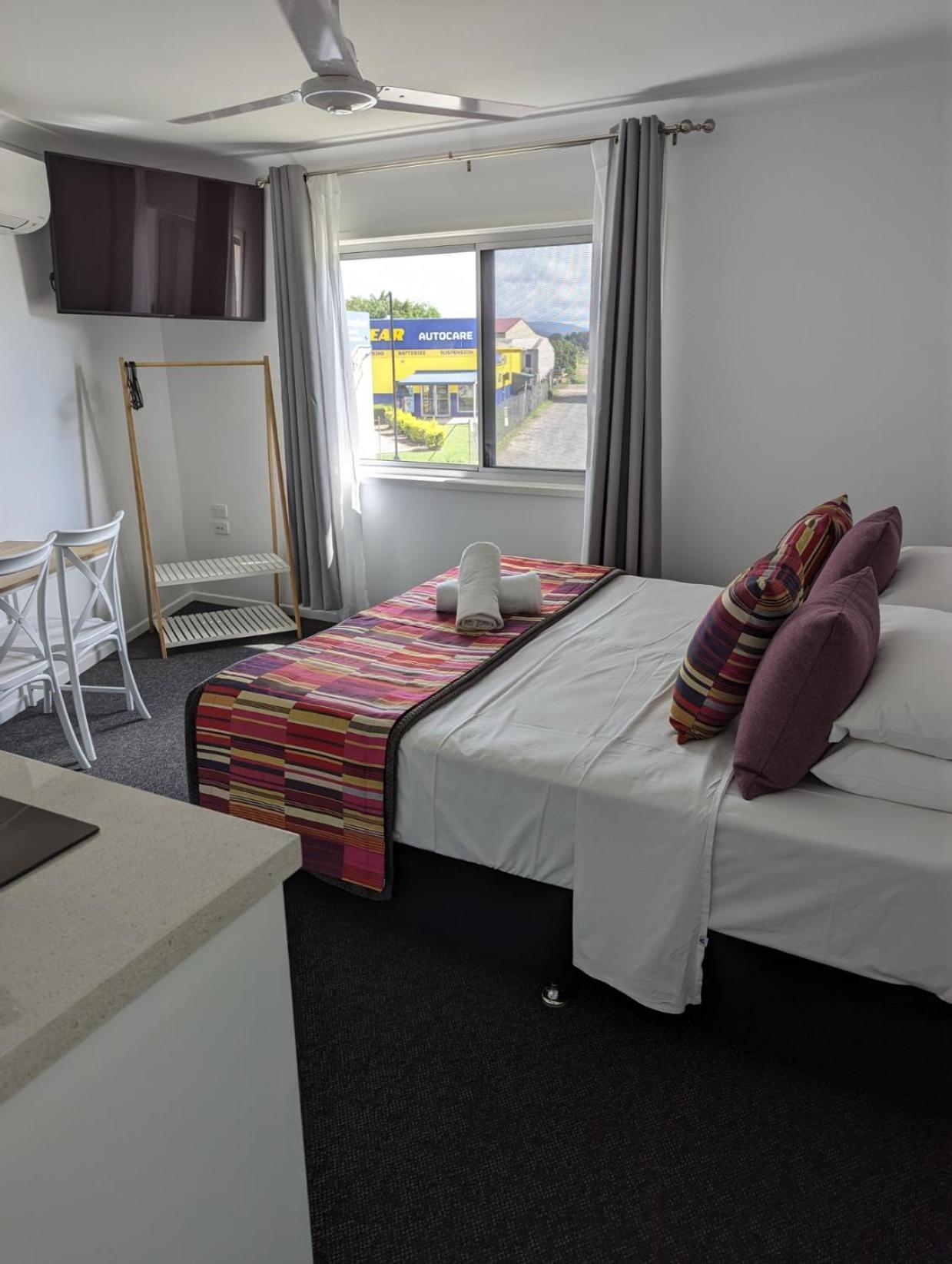 Proserpine Motor Lodge Екстериор снимка
